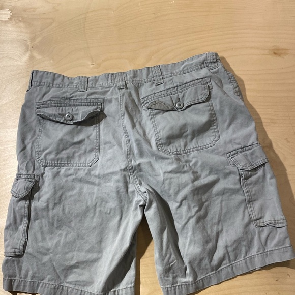 St. John’s Bay Men's Gray Cargo Shorts 42 (HS) - Picture 10 of 10